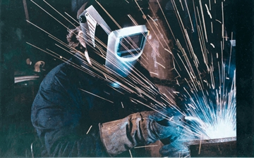 Eye protection with protective screen at shielding gas welding (Source speedglas)